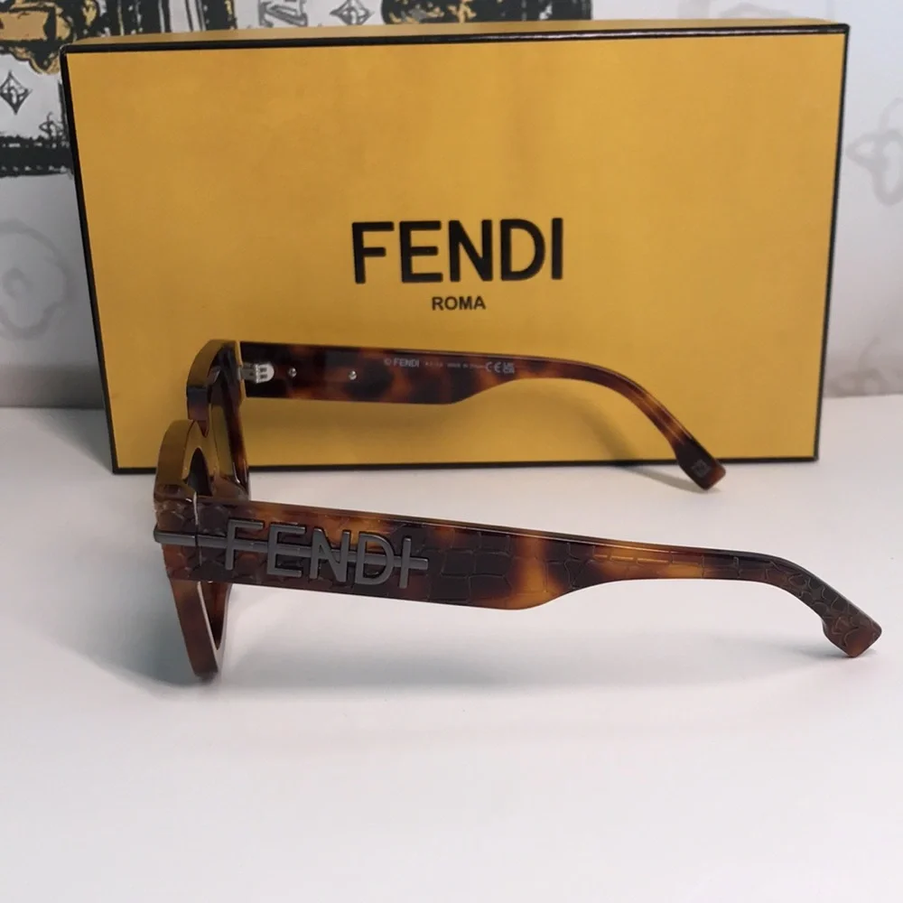 NEW Authentic Fendi FE40078I 52N Sunglasses – Havana / Green